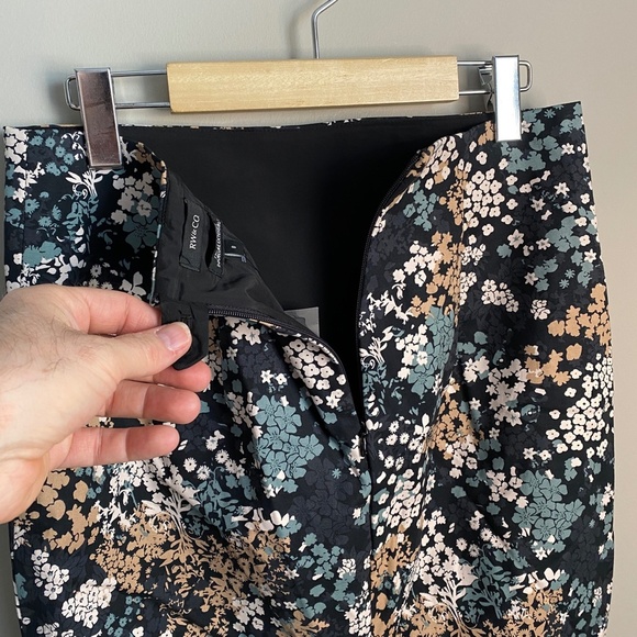 RW & Co. NWT Women's 1/4 Zip Black Floral Print Midi Skirt Size 8 - Picture 5 of 11